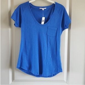 GAP - blue scoop neck t-shirt with pocket. Short sleeve.